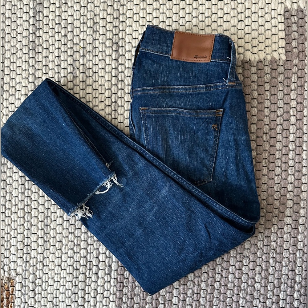 9” High rise skinny denim jeans with cut off hem